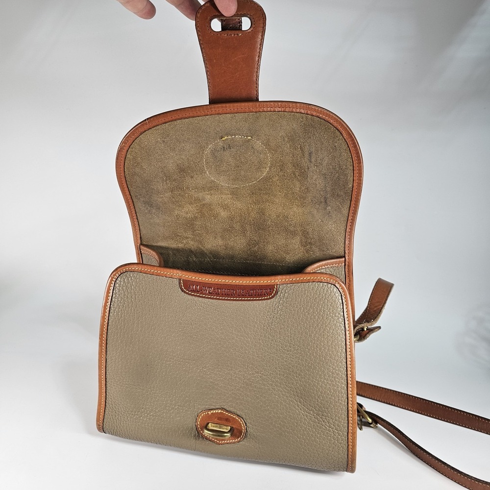 Vtg 90's Dooney & Bourke All Weather Leather Crossbody Bag Essex Flap Tan USA - Picture 12 of 16